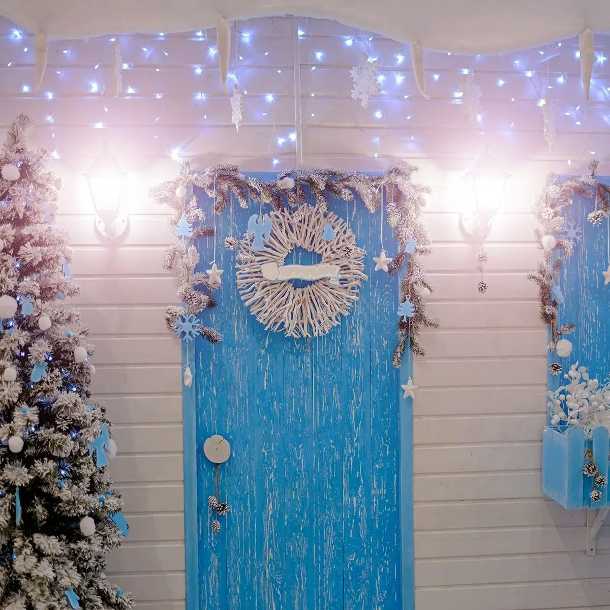 Christmas porch decorations in blue and white.