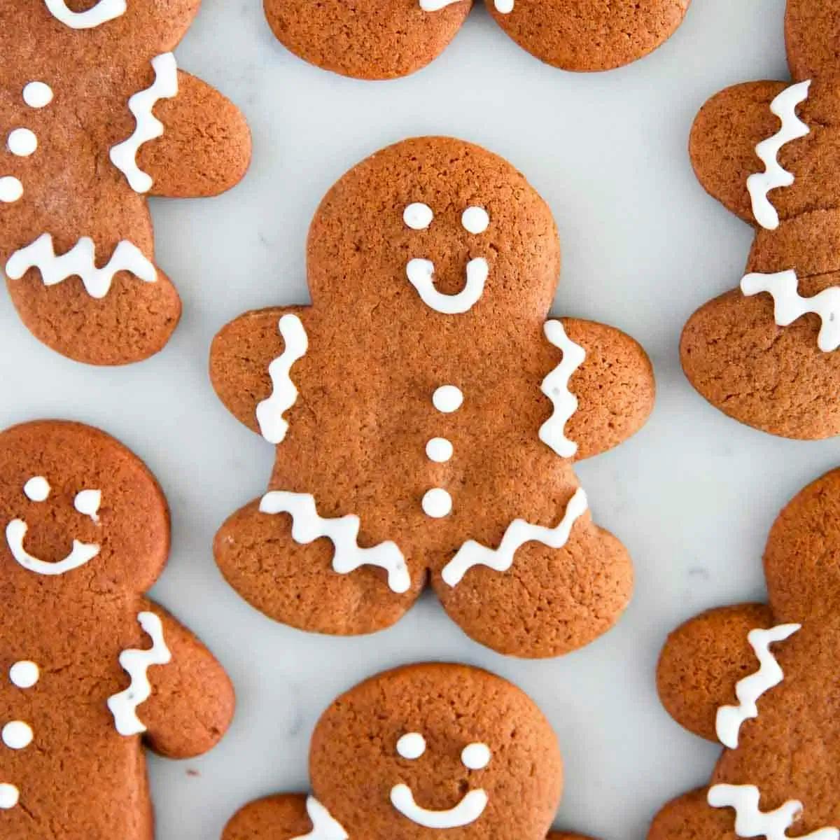 Gingerbread men cookies in a row.