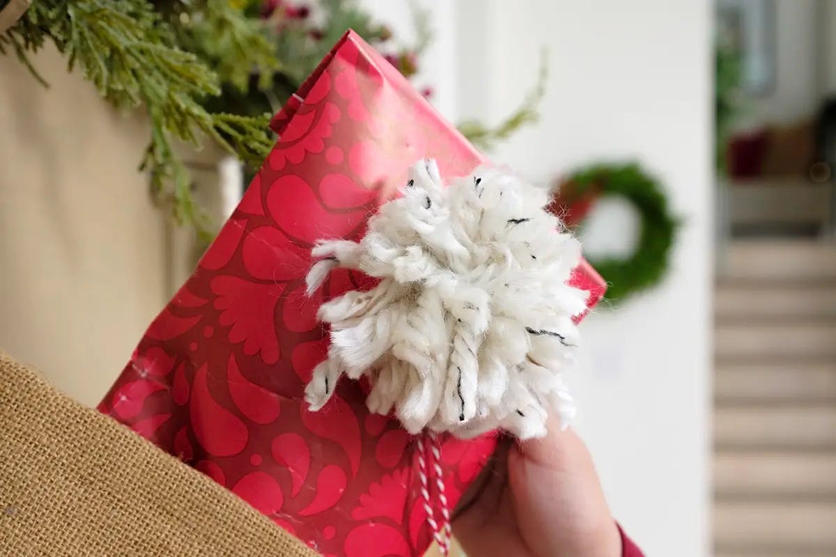 How to Make a Bag Out Of Wrapping Paper
