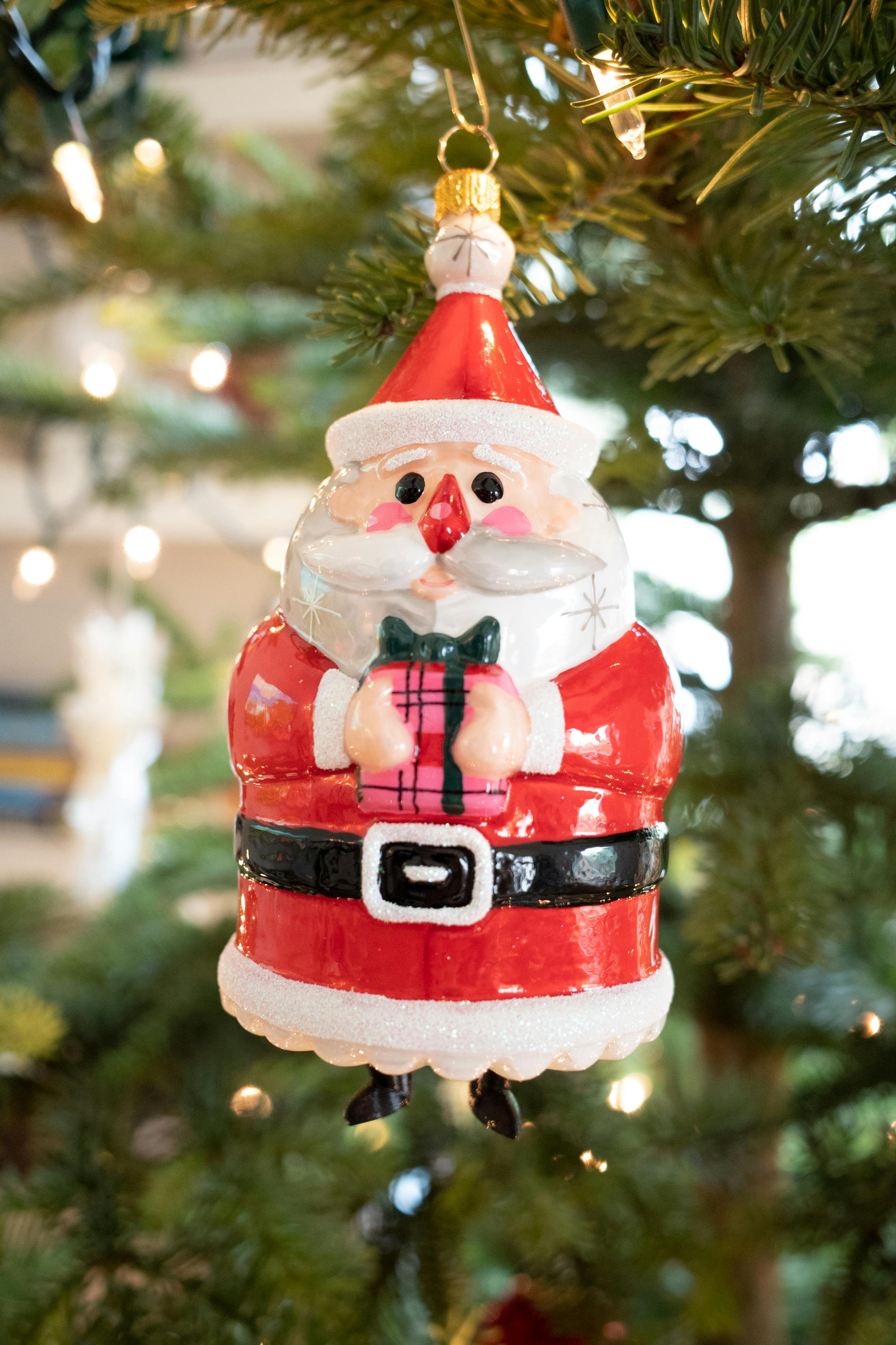 Exclusive 2022 Santa.com Ornament on tree